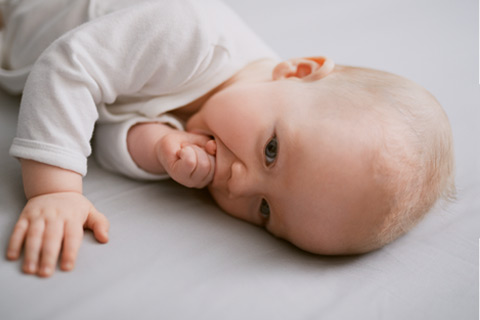 Baby weigert fles? Volg deze tips