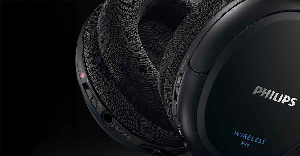 Close-up van de bedieningselementen en oorkussens van de Philips SHC5200-hoofdtelefoon