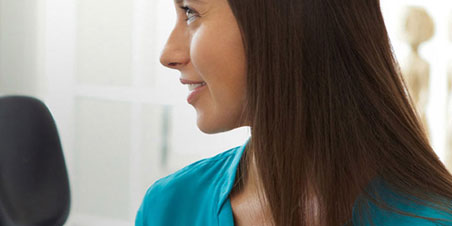 Witte aanslag op je tong verwijderen en voorkomen