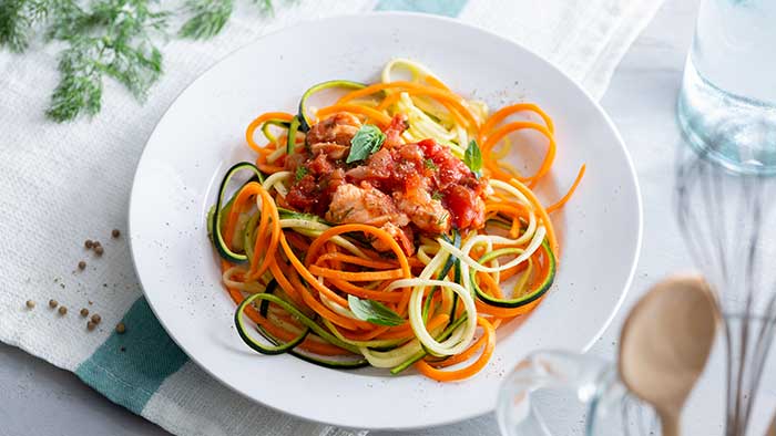Courgettenoedels met vegetarische gehakt  en tomatensaus
