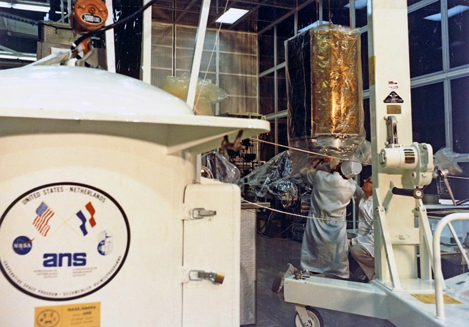De Astronomische Nederlandse Satelliet, een baanbrekend ruimtevaartproject