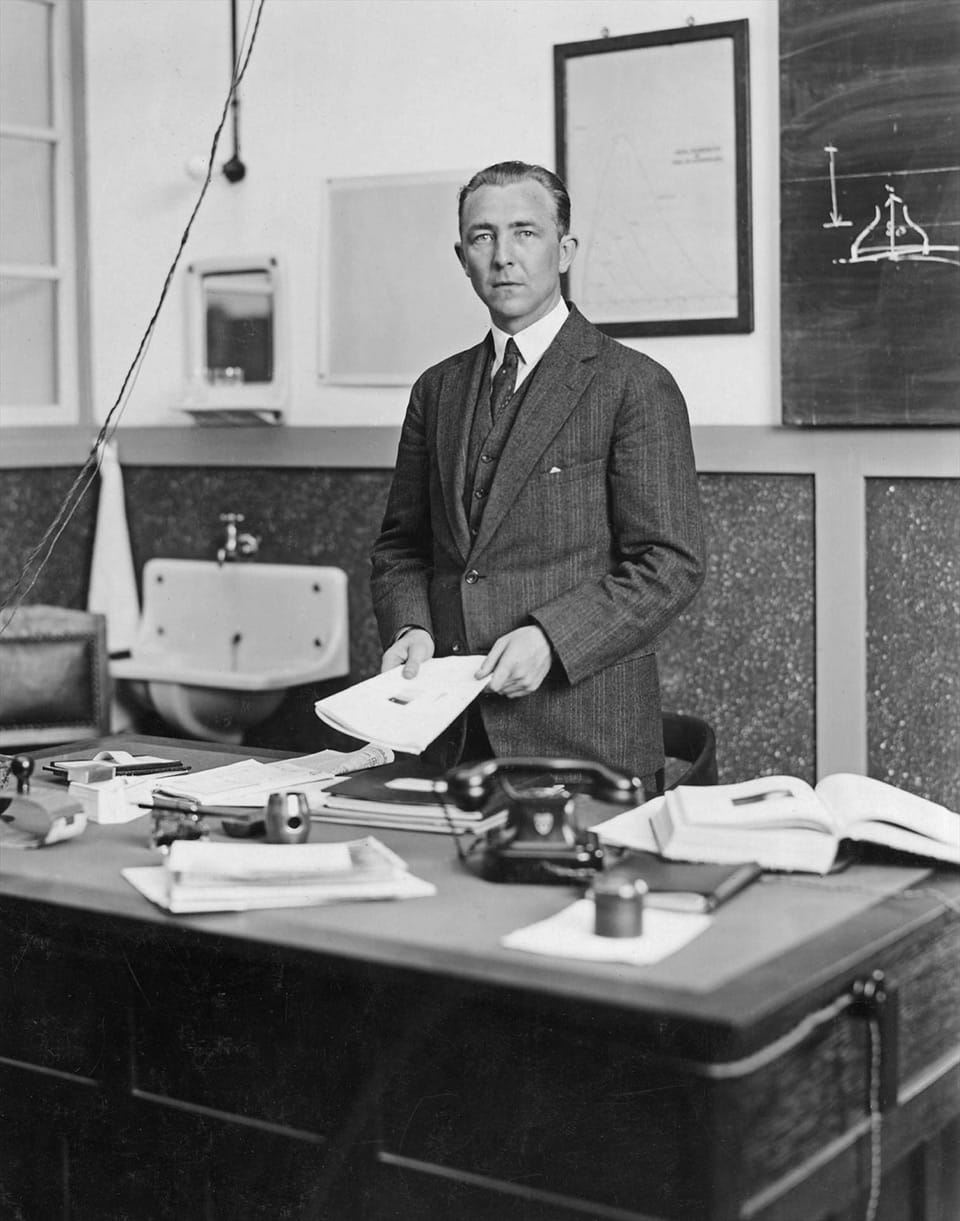 Dr. Albert Bouwers van het Philips Natuurkundig Laboratorium