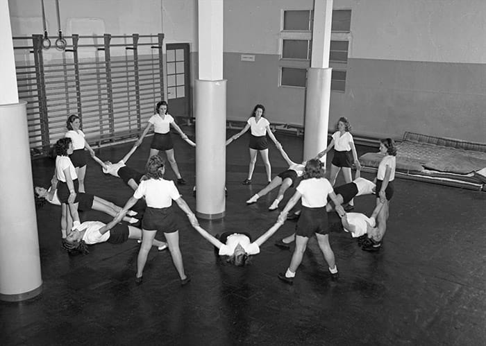 Philips sportverenigingen, bedrijfssport, gymnastiek, Veemgebouw, 1948 &copy; Philips