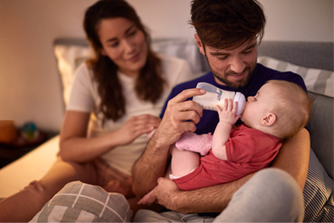 Borstvoeding en flesvoeding combineren