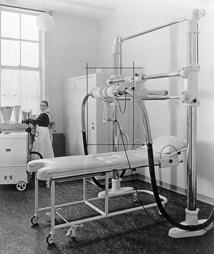 R&ouml;ntgenafdeling Diaconessenhuis met Philips-apparatuur, 1940.