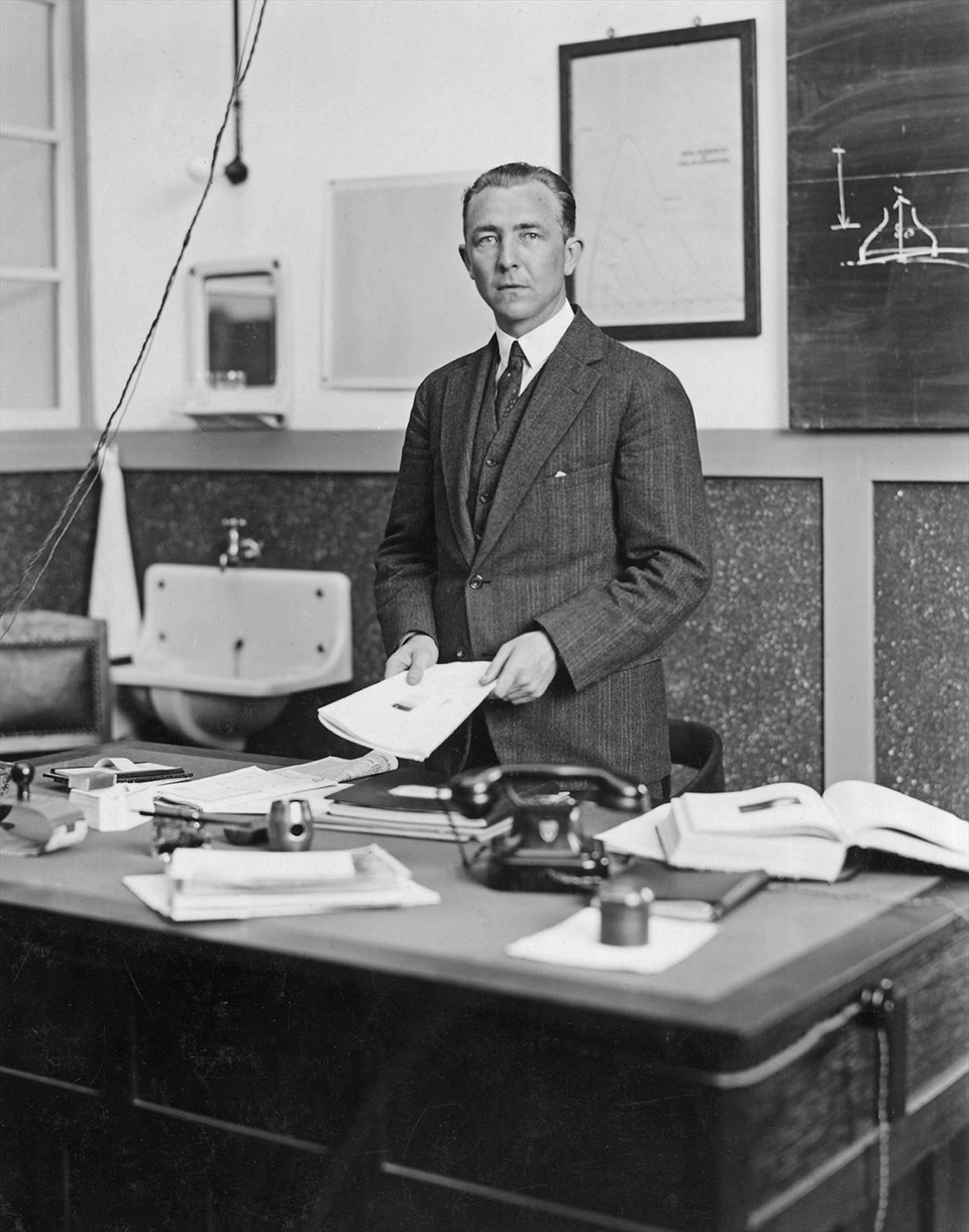 Dr Albert Bouwers of the Philips Research Laboratory